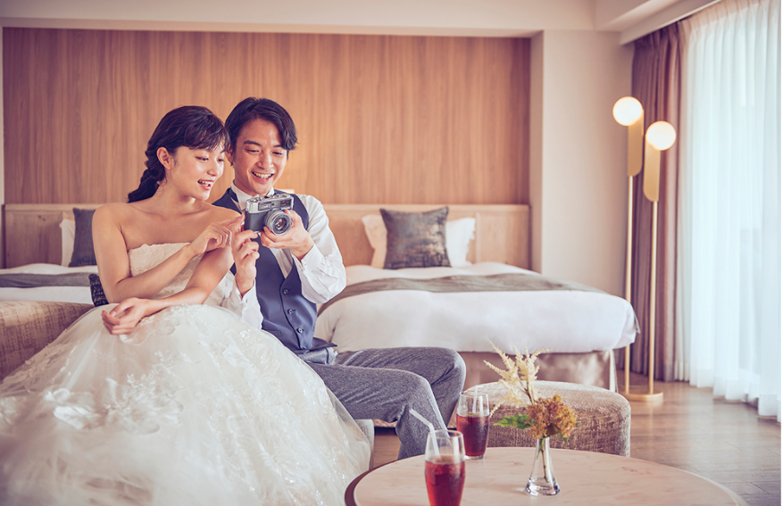 新郎新婦様宿泊プレゼント！全室にバルコニーを完備。汽笛の音、心地よい潮風とともにリゾート時間をお過ごしください。